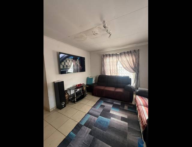 3 BEDROOM HOUSE FOR SALE IN STRETFORD